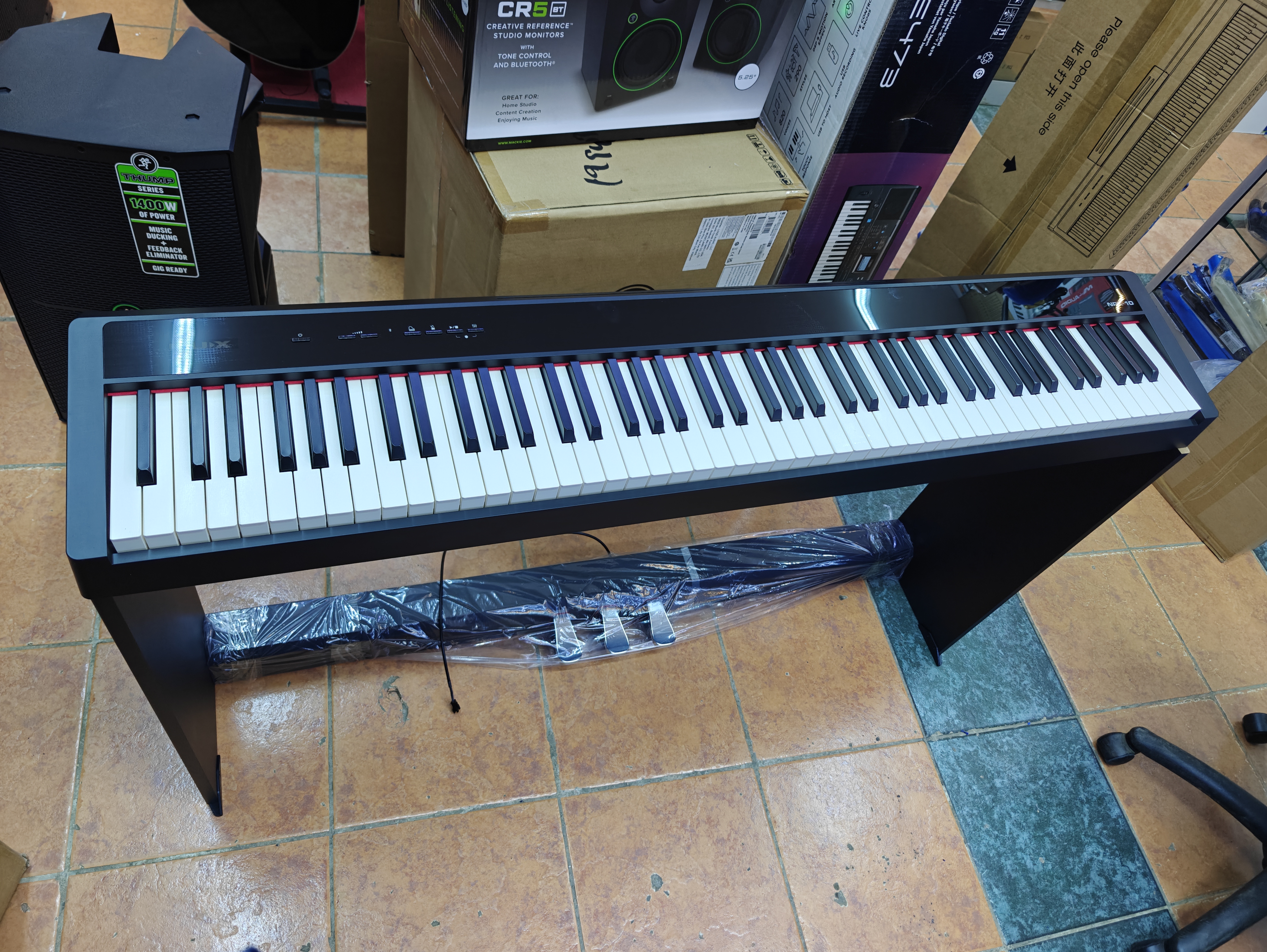 NUX NPK-10 88-Key Hammer-Action Portable Digital Piano